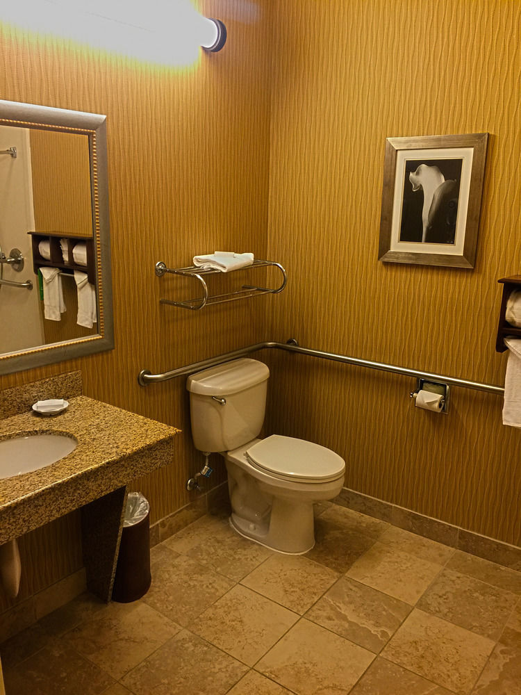 Hampton Inn Potomac Mills וודברידג' מראה חיצוני תמונה